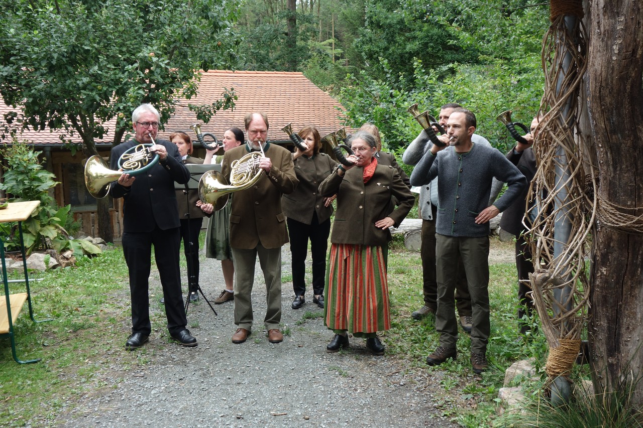 Schulwaldfest Oberursel: Lernort-Natur („LON“) und Bläser des JV Hubertus Bad Homburg